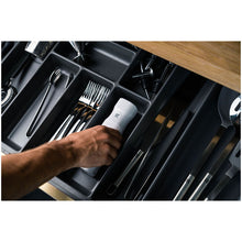 Load image into Gallery viewer, Orlando Store™ - Pompa per Sottovuoto con Base Ricaricabile Bianca