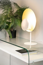 Carica l&#39;immagine nel visualizzatore di Gallery, Orlando Store™ - Lampada Design Bianco-Oro H46
