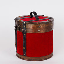 Carica l'immagine nel visualizzatore di Gallery, Orlando Store™ - Cappelliera in Legno e Velluto Rosso 25,5x24,5cm
