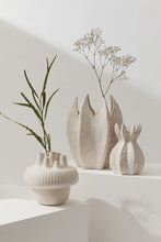 Carica l'immagine nel visualizzatore di Gallery, Orlando Store™ - Vaso Olyssia Tondo Bianco D27X34H
